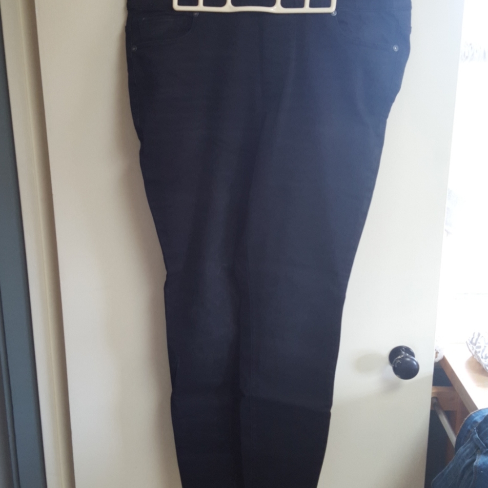 Maurices black pull on jegging 18W regular